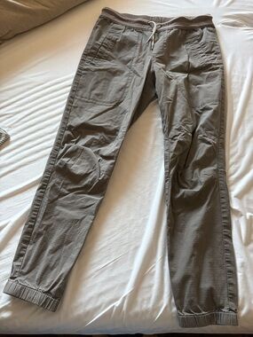 Vuori Men's Olive Green Ripstop Pants Large